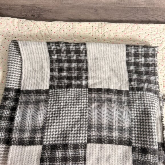 Aerie | Loose Blanket Wrap | Black/Grey | OS - Picture 6 of 7
